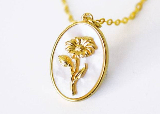 April Pearl Birth Flower Necklace - Daisy - Birth Month Flower Jewelry