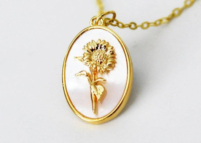 August Pearl Birth Flower Necklace - Poppy - Birth Month Flower Jewelry