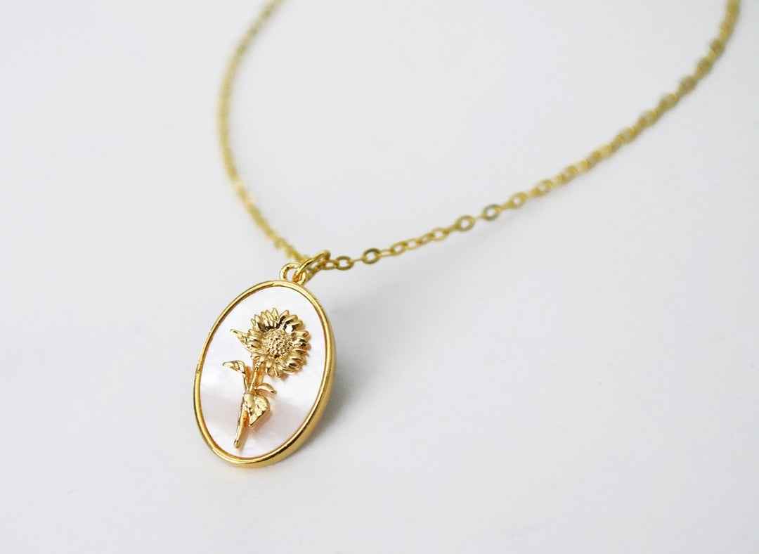 August Pearl Birth Flower Necklace - Poppy - Birth Month Flower Jewelry