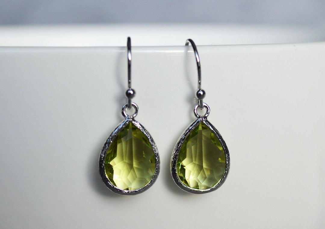 Peridot earrings, August Birthstone Gift, August Birthstone earrings, Bridesmaid earrings, Peridot Birthday Gift for Her, Tear Drop Earrings