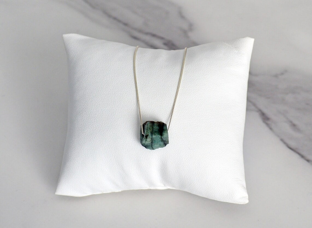 Raw Emerald Necklace, May Birthstone Necklace, Natural Stone Emerald Jewelry, Layering Necklace, Boho Necklace, Healing Crystals