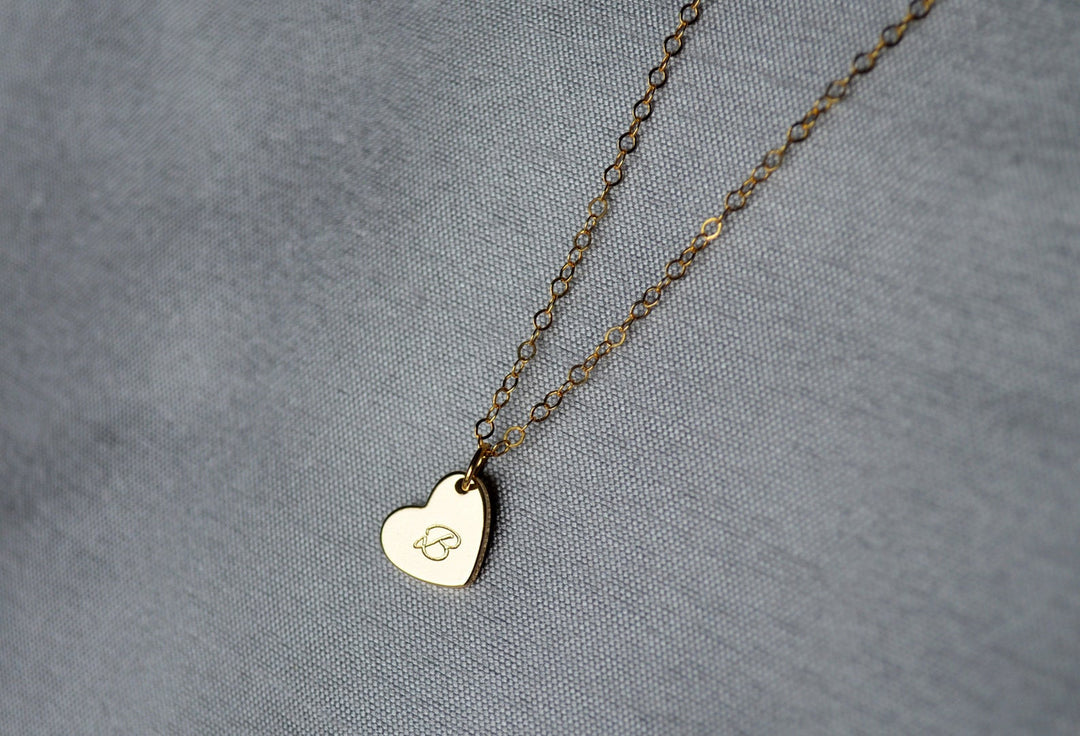 Valentine's Day Necklace, Heart Letter Necklace, Gold Heart Initial Necklace, Gift for Her, Gift for Wife, Girlfriend Gift, Gift for Mom