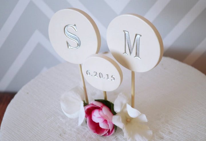 Wedding Cake Topper - PERSONALIZED Modern Circle with Initials and Wedding Date