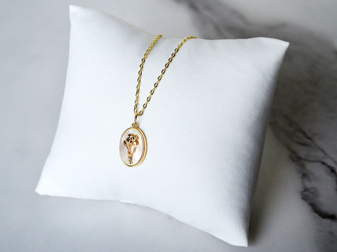 March Birth Flower Necklace, Pearl Daffodil Birth Month Flower Necklace, Mom Necklace, Personalized Layering Necklace, Push Present