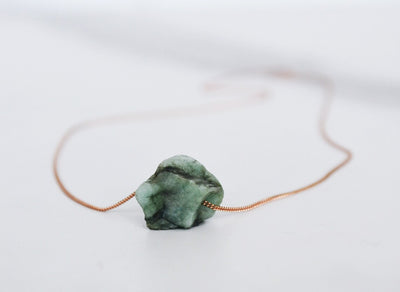Raw Emerald Necklace, May Birthstone Necklace, Natural Stone Emerald Jewelry, Layering Necklace, Boho Necklace, Healing Crystals