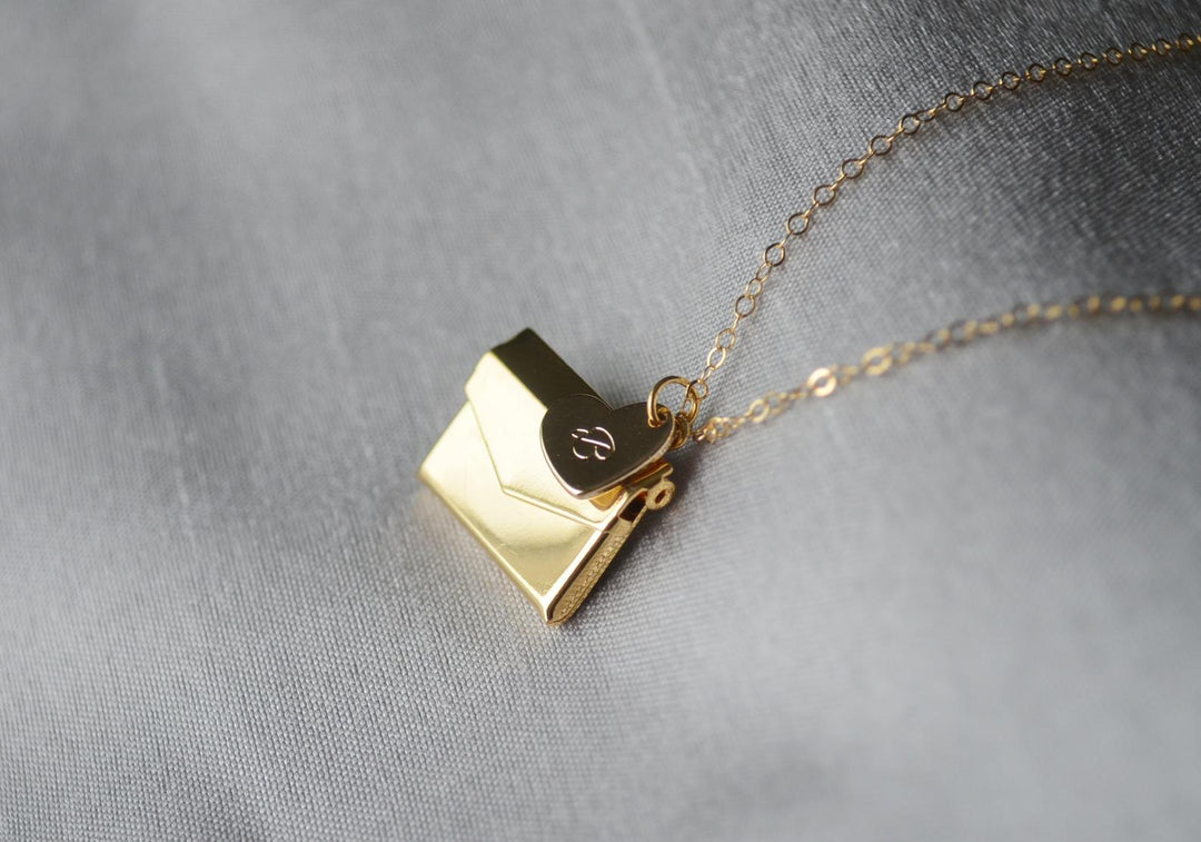 Locket for girlfriend hot sale
