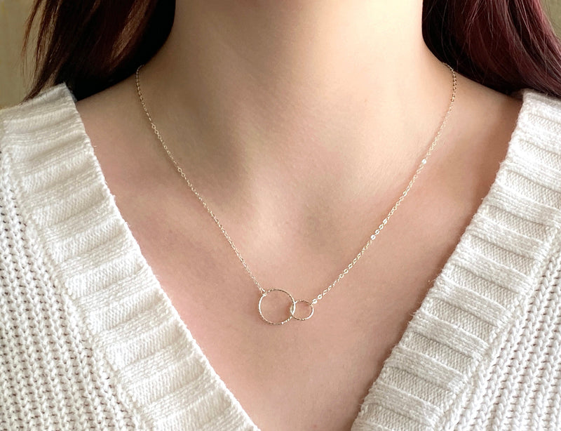 Eternity Circle Necklace, Infinity Necklace, Minimalist necklace, Interlocking Circles, Best Friend Gift, Mom Necklace