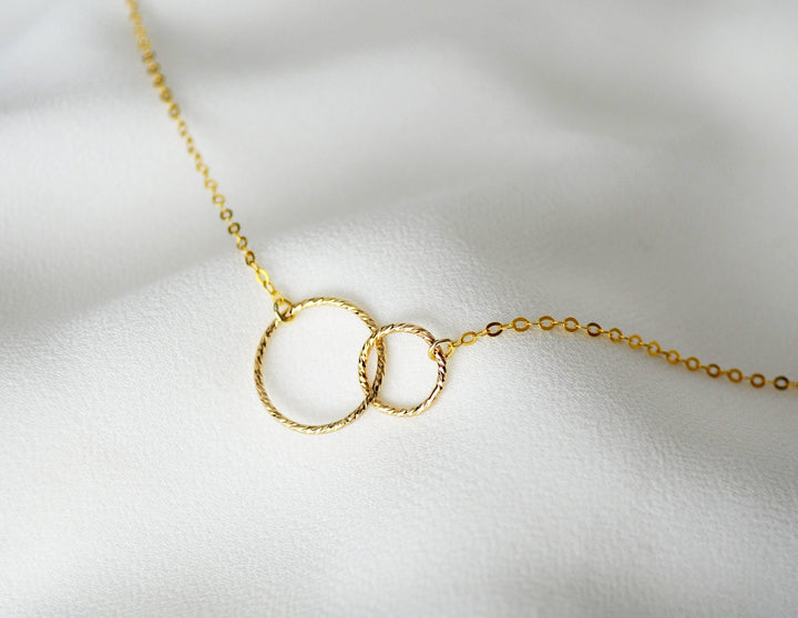 Eternity Circle Necklace, Infinity Necklace, Minimalist necklace, Interlocking Circles, Best Friend Gift, Mom Necklace