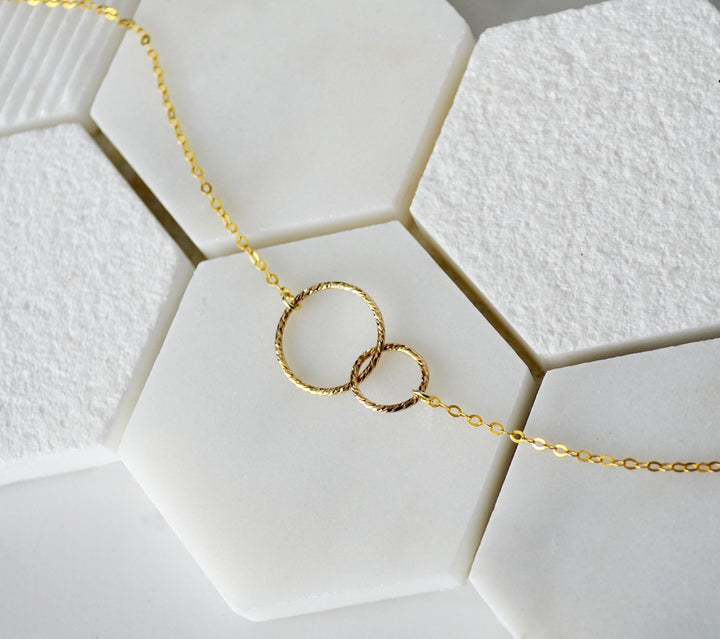 Eternity Circle Necklace, Infinity Necklace, Minimalist necklace, Interlocking Circles, Best Friend Gift, Mom Necklace